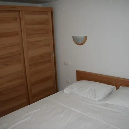 13932b * Vrboska