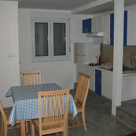 13932b * Vrboska